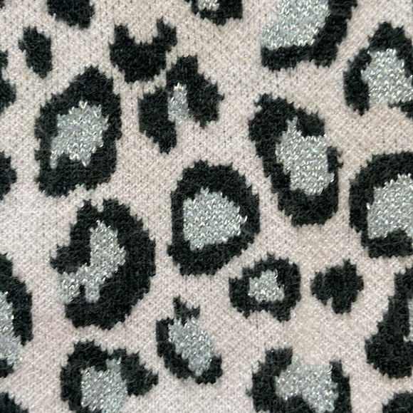 Cheetah print Mock Neck Sweater - Picture 4 of 4